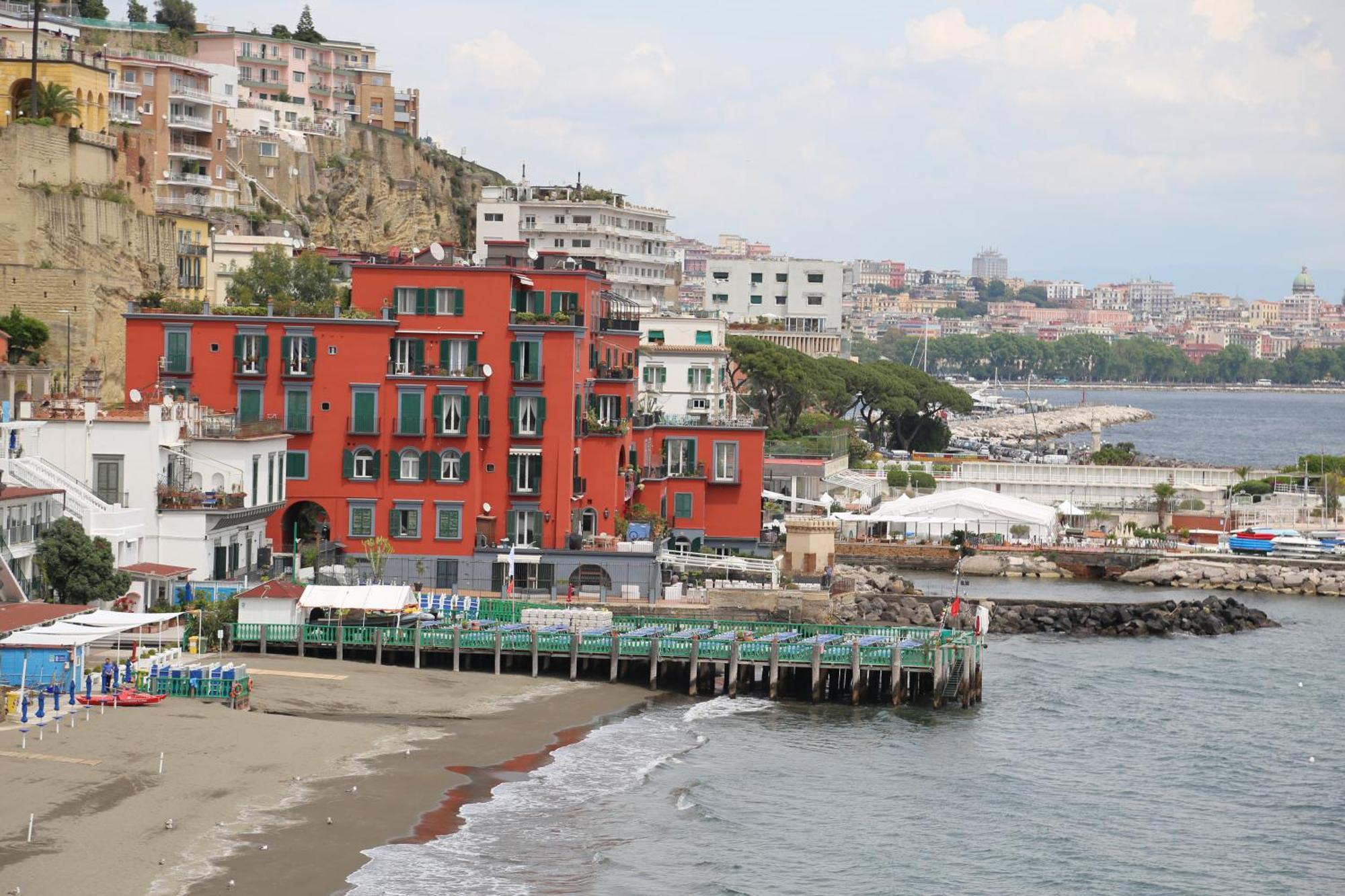 La Casetta Con La Spiaggia Naples Exterior photo